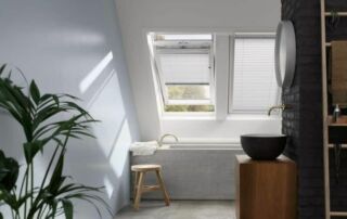 VELUX jaloezie in een badkamer