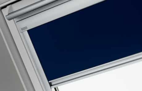 VELUX rolgordijn in het blauw